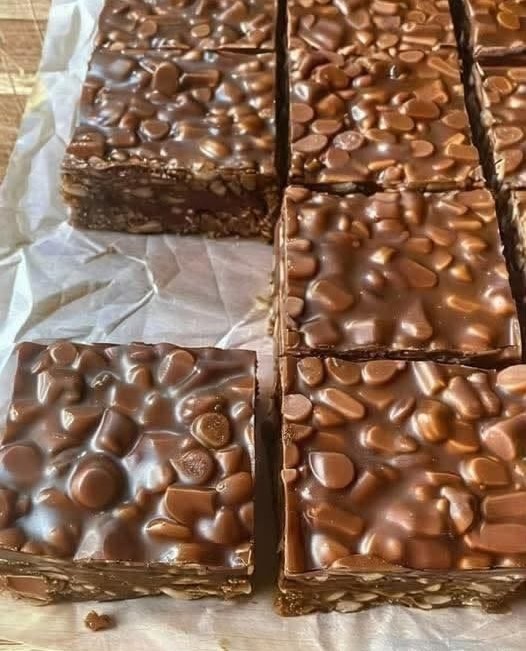 Chocolate Peanut Bars Recipe: Easy No-Bake Holiday Treat